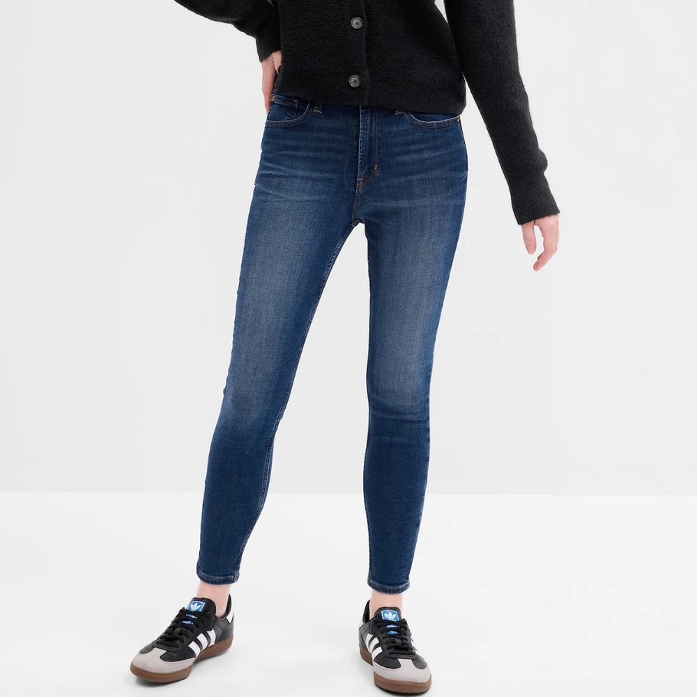 NWOT Gap High Rise Universal Legging Jeans With Washwell